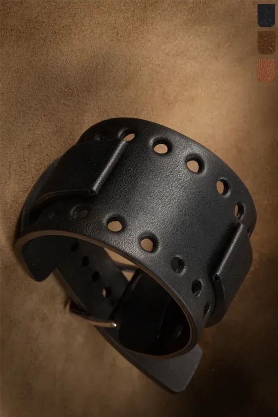 Breites Uhrenarmband mit perforiertem Unterbau, Vollnarbenleder SZ-11